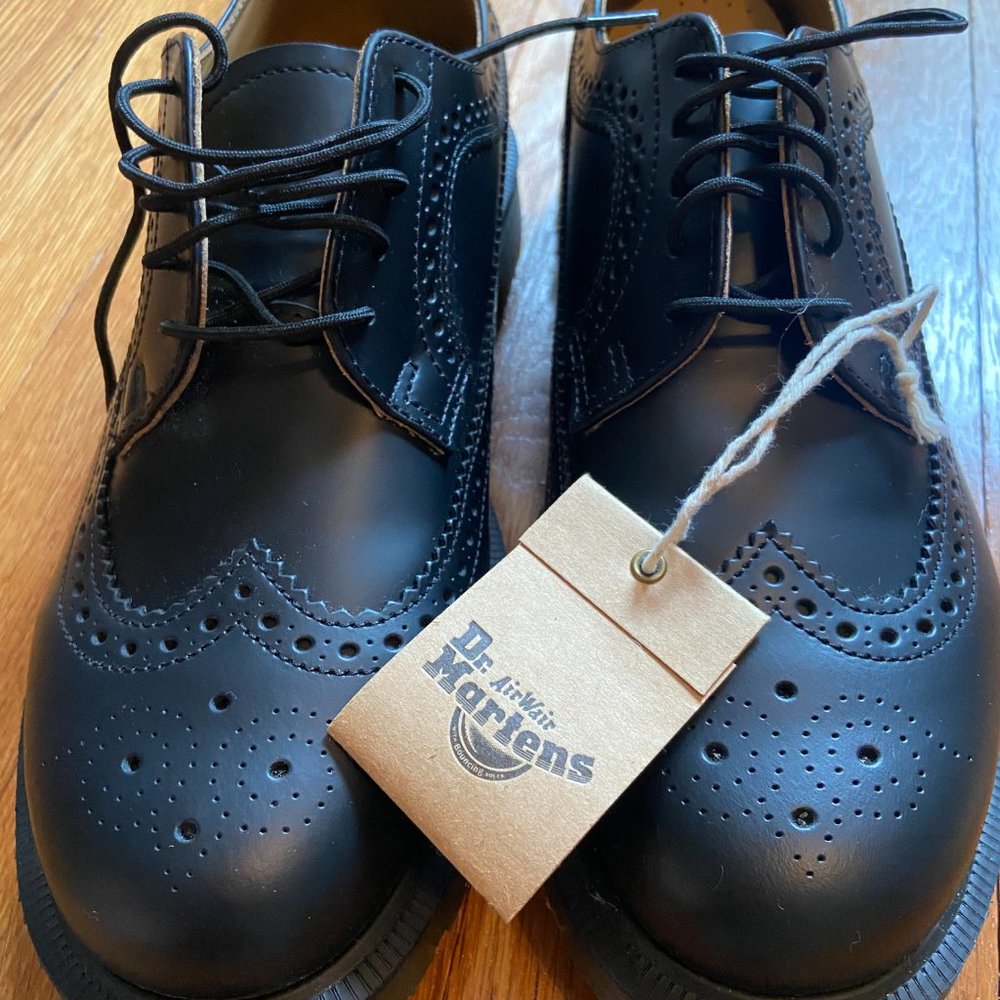 Dr. Martens 3989 Black Leather Brogue Wingtip Oxfords NEW - US Women's 9, EU 41